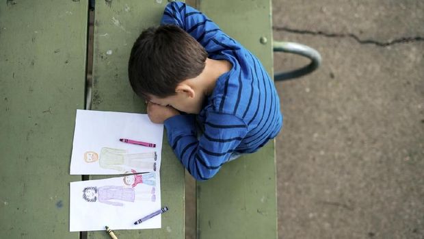 6 Cara Menjelaskan Perceraian ke Anak Balita