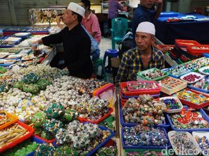 Pasar Batu Akik Rawa Bening Masih Eksis