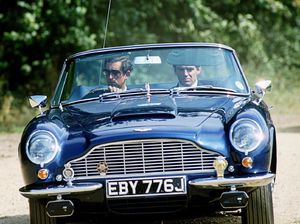 Wah, Pangeran Charles Gunakan White Wine untuk Bahan Bakar Mobilnya!