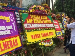Hercules Ditangkap, Warga Ramai Kirim Karangan Bunga ke Polisi