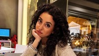 Dan si imut ini adalah Morena Urzini, kekasih dari bek Chelsea Davide Zappacosta. (Foto: Instagram @morenaurzini)