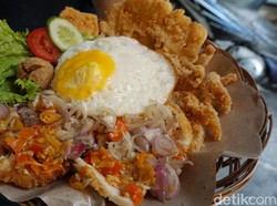 Mencicipi Geprek Maroek yang Pedas Nendang