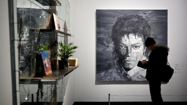 Segala sesuatu soal Michael Jackson terus diburu orang dan nilainya terus menaik.