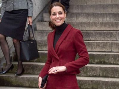 Foto: Adu Gaya Kate Middleton Vs Meghan Markle Pakai Baju Mirip