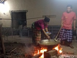 Minyak Berkhasiat Khas Lombok, Dibuat Saat Maulid Nabi