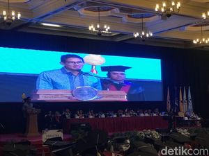 Di Wisuda Sarjana UBK, Sandi Bicara Gagasan Kemandirian Bung Karno