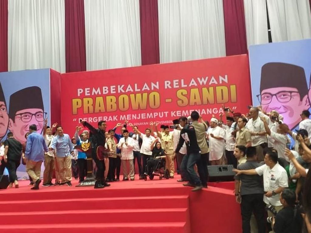 Saat Prabowo-Titiek hingga Amien Rais Nyanyi 2019 Ganti Presiden Saat Prabowo-Titiek hingga Amien Rais Nyanyi 2019 Ganti Presiden