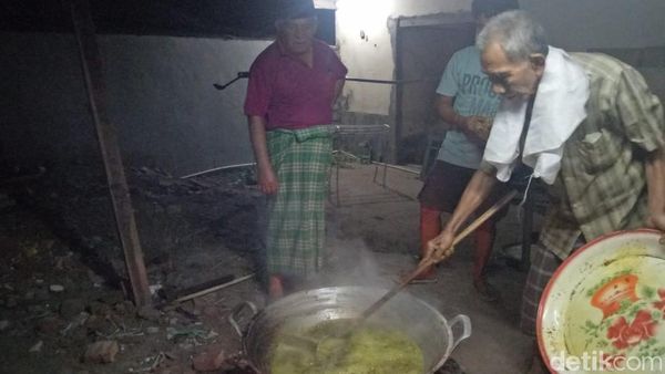 Foto: Minyak Songak, Hanya Dibuat Saat Maulid Nabi