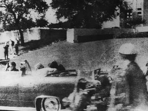 Melihat Lagi Peristiwa Penembakan Presiden John F Kennedy