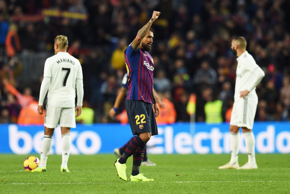 Sedang oke, Arturo Vidal akan jadi starter lawan Atletico Madrid? (Foto: Alex Caparros/Getty Images)