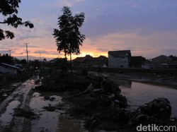 1 Rumah Rusak Akibat Tanggul Jebol di Cidurian Bandung