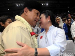 Cipika-cipiki, Begini Momen Kemesraan Prabowo-Titiek