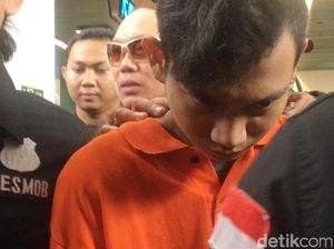 Video: Ekspresi Sejoli Pembunuh Ciktuti saat Digelandang Polisi Video: Ekspresi Sejoli Pembunuh Ciktuti saat Digelandang Polisi