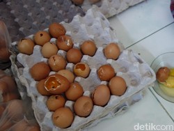 Pengelola e-Warong di Jombang Keluhkan Telur Busuk dari Pemasok
