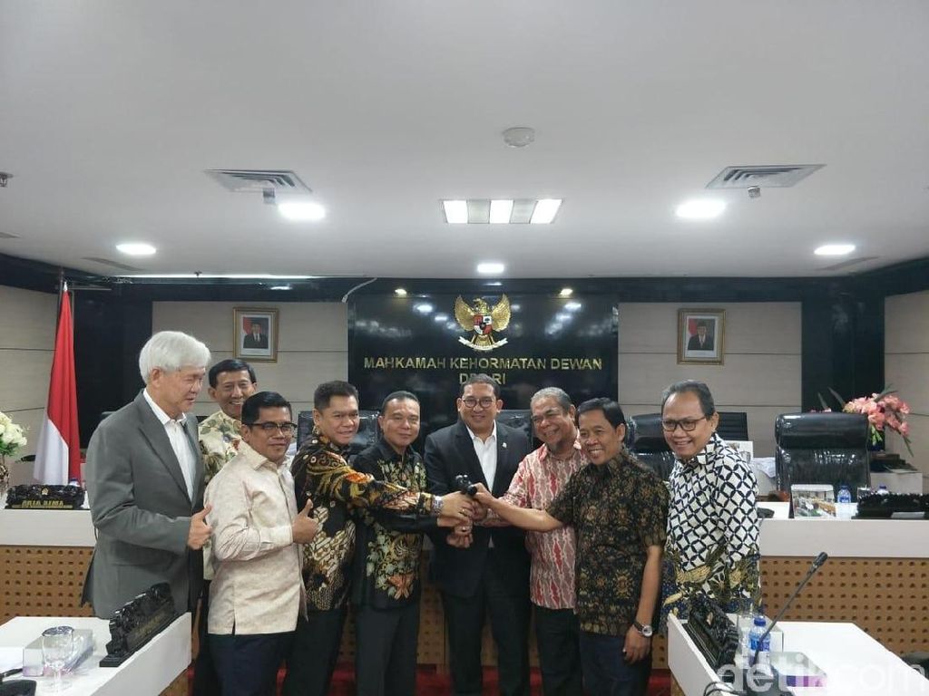 Gantikan Sarifuddin Sudding, Fadholi Jabat Wakil Ketua MKD Gantikan Sarifuddin Sudding, Fadholi Jabat Wakil Ketua MKD