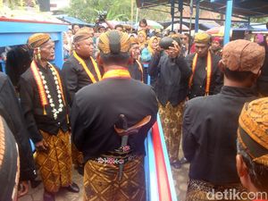 Warga Banyumas Antusias Ikuti Jamasan Pusaka Dinasti Mataram