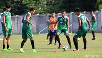 Pelatih Djajang Nurdjaman mengatakan Persebaya siap melanjutkan tren positif saat menghadapi tim raksasa di Liga 1 2018.