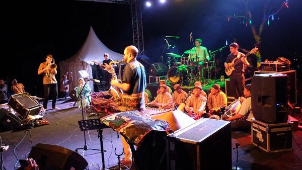 Saat Jazz Dikawinkan dengan Calung Banyumasan