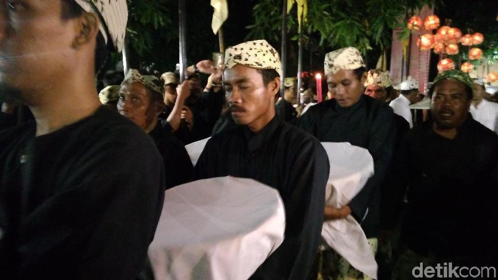 Foto: Ramainya Puncak Perayaan Maulid Nabi di Cirebon