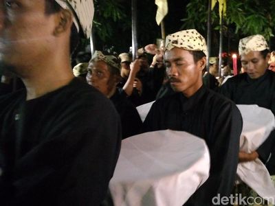 Foto: Ramainya Puncak Perayaan Maulid Nabi di Cirebon