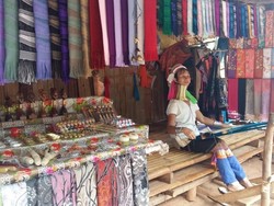 Bertemu Suku Leher Panjang di Chiang Rai