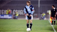 Giuseppe Signori amat top di Liga Italia era 90an. Bersama Lazio, Signori menjadi topskorer tiga kali dalam lima tahun namun hanya finis kelima hingga runner-up saja. Foto: Allsport UK /Allsport