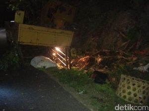 Mobil Bak Terbuka Tabrak Tebing di Gunungkidul, 1 Orang Tewas