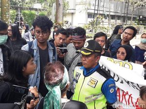 Demo Mahasiswa UGM Tuntut Pelaku Pencabulan di-DO Nyaris Ricuh