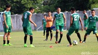 Djadjang mengaku, anak-anak mempunyai motivasi tersendiri saat melawan Bhayangkara FC. Djadjang juga mengingatkan agar mewaspadai pemain depan lawan seperti Paulo Sergio, Herman Dzumafo, Elio Martins, hingga Adam Malis.