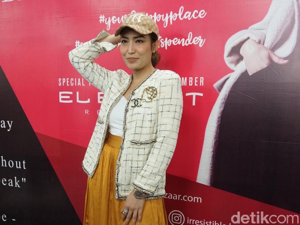 Uwow! So Sweet Banget Ayu Dewi Punya Surprise untuk Kekeyi Uwow! So Sweet Banget Ayu Dewi Punya Surprise untuk Kekeyi