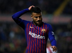 Rafinha, yang baru kembali dari masa pinjamannya di Inter Milan, juga disebutkan masuk daftar jual Barcelona. Pemain asal Brasil itu kabarnya tak masuk dalam rencana pelatih Ernesto Valverde musim depan sehingga dipersilakan hengkang. (Foto: Gonzalo Arroyo Moreno/Getty Images)