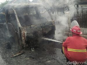 Sebuah MPU Hangus Terbakar, Diduga Korsleting