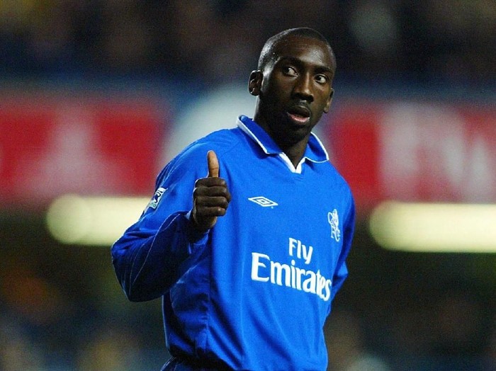 LONDON - DECEMBER 4:   Jimmy Floyd Hasseslbaink of Chelsea gives a thumbs up to the Chelsea fans during the Worthington Cup, fourth round match between Chelsea and Everton played at Stamford Bridge in London, December 4, 2002. (Photo by Ben Radford/Getty Images)