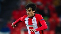 Inigo Lukue adalah pemain dengan pengalaman yang luas dan bisa menjadi penguat yang baik untuk pertahanan klub lain. (Foto: David Ramos/Getty Images)