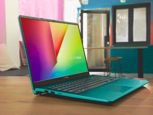 Warna-warni Asus VivoBook S S430 Warna-warni Asus VivoBook S S430
