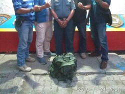 Nongkrong di Warung Pakai Pakaian Dinas, TNI AL Gadungan Ini Diciduk