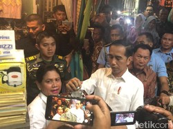 Di Pasar Pekalongan, Jokowi dan Iriana Beli Batik untuk Cucu