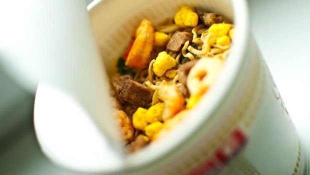 a cup of noodle soup