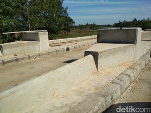 Blusukan ke Tol Bakauheni-Terbanggi Besar, Jokowi: Kualitasnya Baik