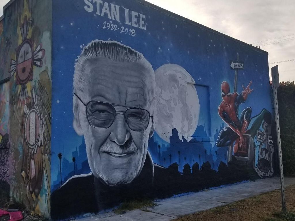 Mural Penghormatan Stan Lee Bersama Spider-Man dan Doctor Doom