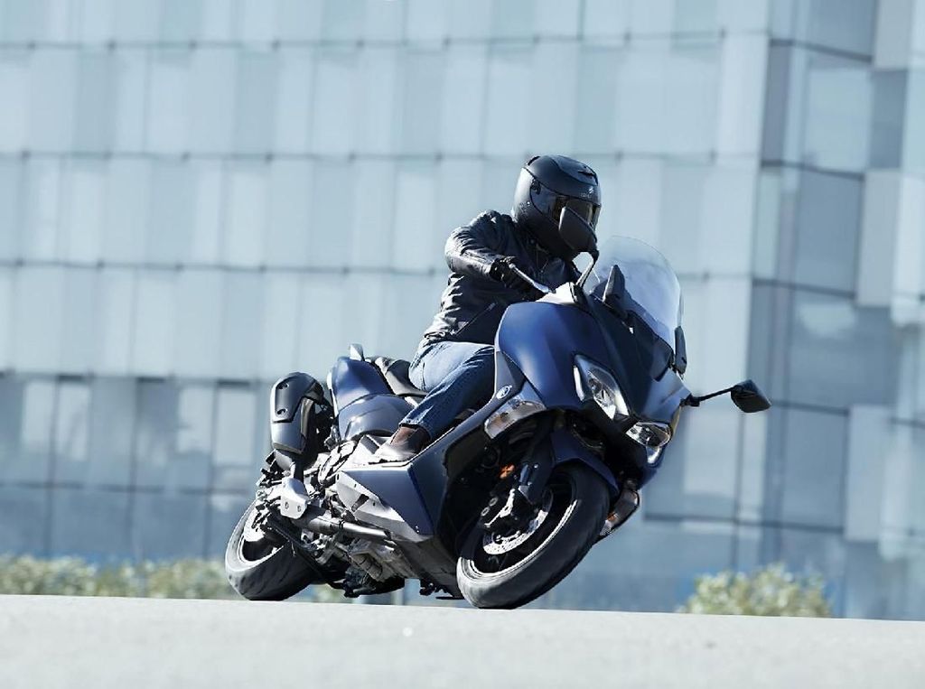Intip Kecenya Skuter Bongsor Yamaha XMAX Lagi Yuk.. Intip Kecenya Skuter Bongsor Yamaha XMAX Lagi Yuk..