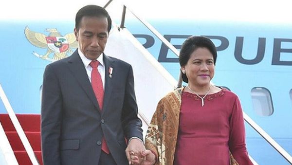 5 Ibu Negara Tampil Kekinian Pakai Sneakers, Iriana Jokowi Kenakan Gucci