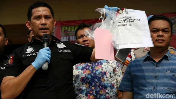 Polisi Tunjukkan Bukti Kasus Hercules