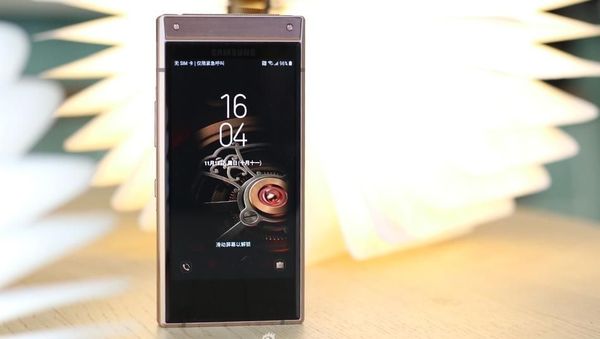 Penampilan Ponsel Lipat Samsung Seharga Rp 40 Juta
