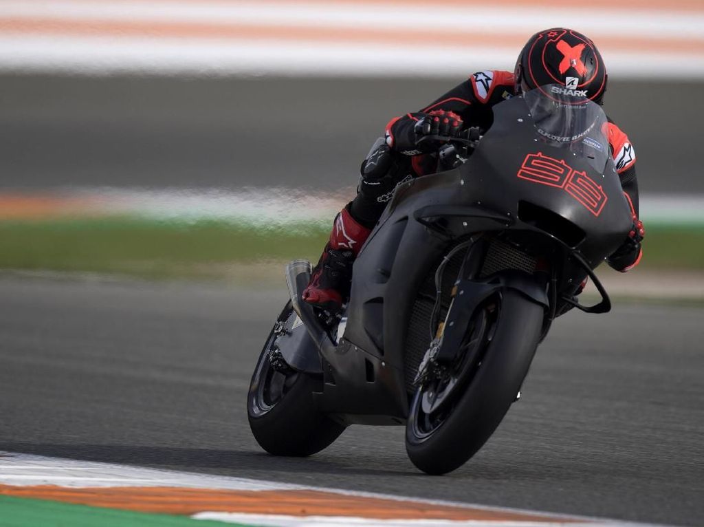 Rossi: Lorenzo Akan Kencang di Tes MotoGP Sepang Rossi: Lorenzo Akan Kencang di Tes MotoGP Sepang