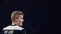 Setali tiga uang dengan De Jong adalah Matthijs de Ligt. Kapten Ajax Amsterdam berusia 19 tahun itu dibidik Manchester United, Juventus, dan Liverpool. (Dean Mouhtaropoulos/Getty Images)