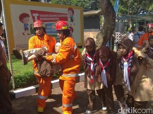 Ridwan Kamil Wajibkan Sekolah Terapkan Kurikulum Tanggap Bencana Ridwan Kamil Wajibkan Sekolah Terapkan Kurikulum Tanggap Bencana