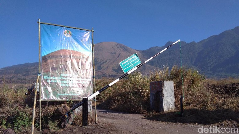 Pintu pendakian Gunung Guntur (Hakim Ghani/detikTravel)