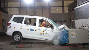 Uji Tabrak Wuling Confero, SUV Proton, dan Pikap Tata