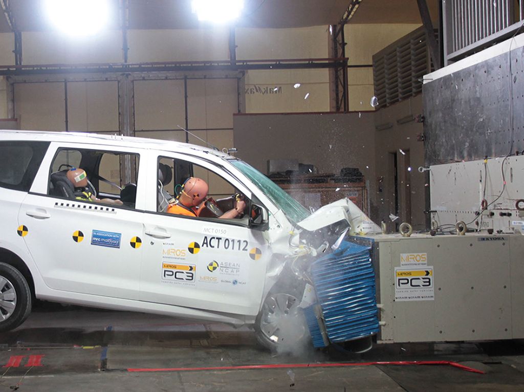 Uji Tabrak Wuling Confero, SUV Proton, dan Pikap Tata Uji Tabrak Wuling Confero, SUV Proton, dan Pikap Tata